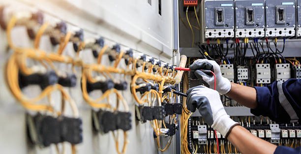 Professional Electrician technician working in Bonnetsville, NC